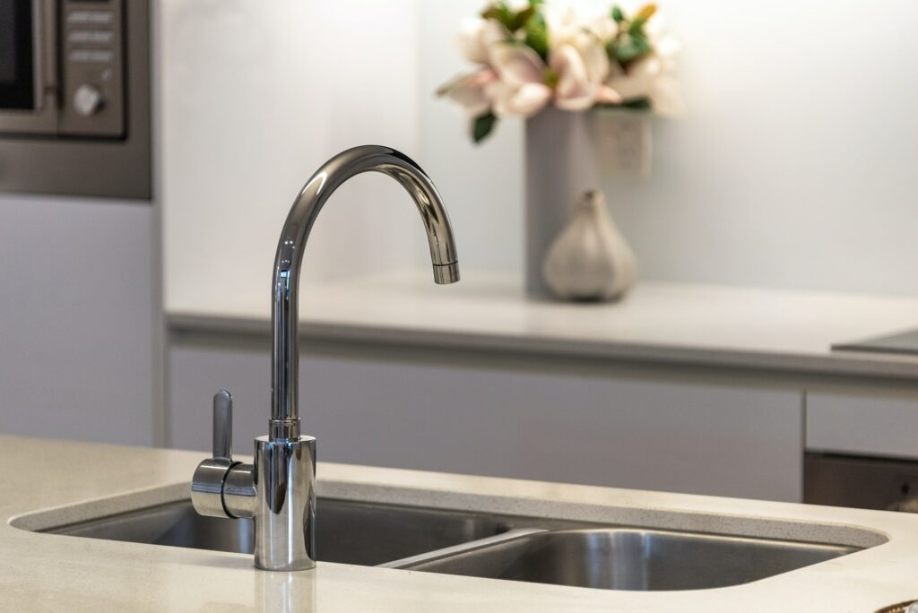 porcelein vs stainless steel kitchen sink